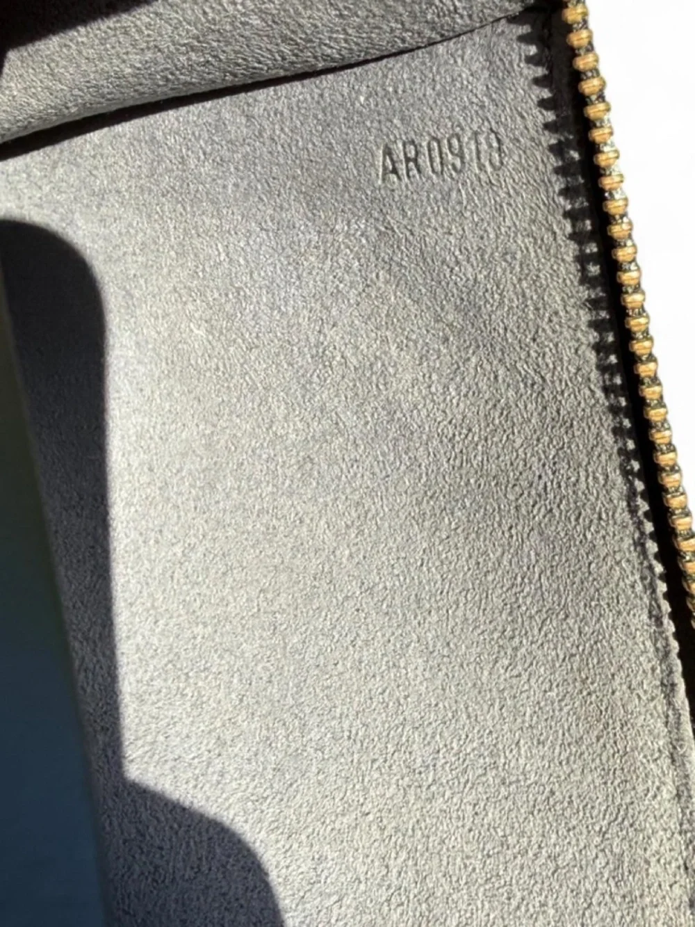 Louis Vuitton code good black
